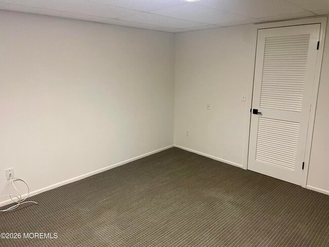 Building Photo - 44 Racquet Rd