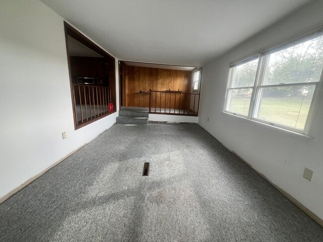 Building Photo - Pet-Friendly single family with large deta...