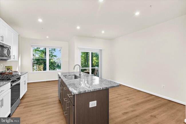 Building Photo - 1110 Thomas Trl