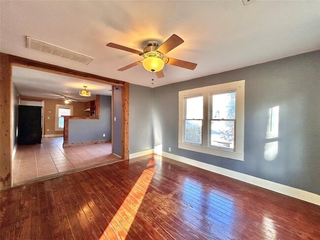 Building Photo - 1112 W 3rd St