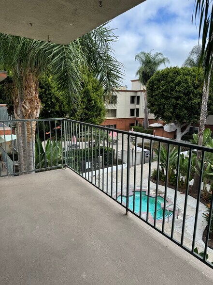 North facing view of patio - 400 N Acacia Ave