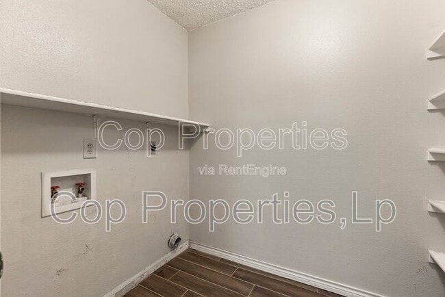 Building Photo - 6414 Maverick Oak Dr