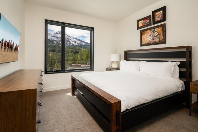 Building Photo - 4 Boathouse Way