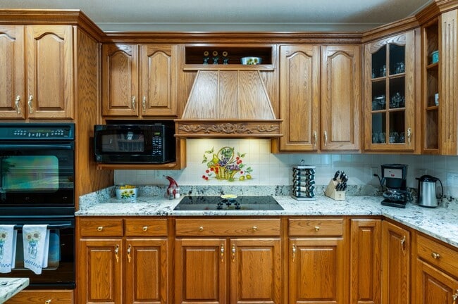 Building Photo - Executive Rental