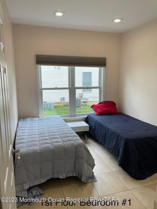 Building Photo - 112 Poplar Ave