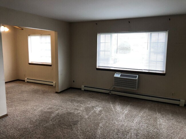 Building Photo - Spacious 1 bedroom plus den.