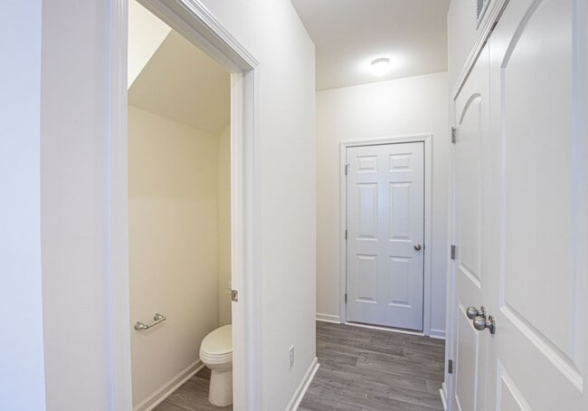 Building Photo - BEAUTIFUL 3BD/2.5BTH Townhome in Belmont a...