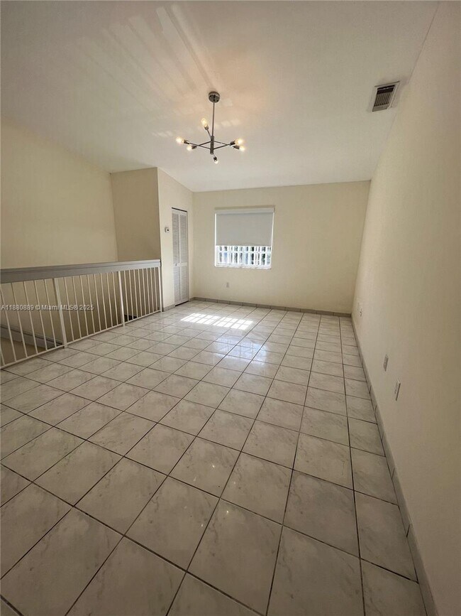 Building Photo - 2208 W 74th St