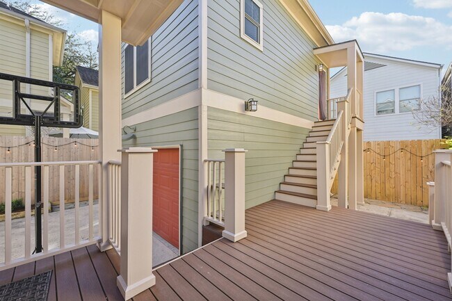 Building Photo - 1537 Alexander St