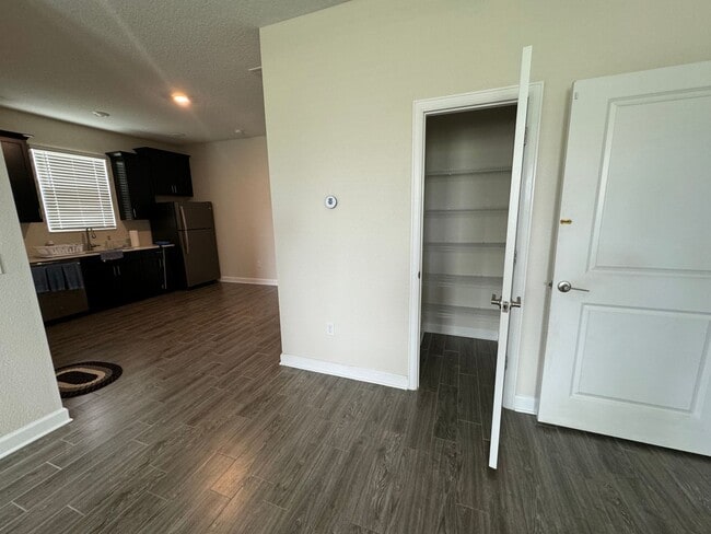 Building Photo - New Generation Stunning 1 Bed 1 Bath with ...