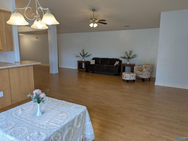 Building Photo - 102 Acacia Trail Dr
