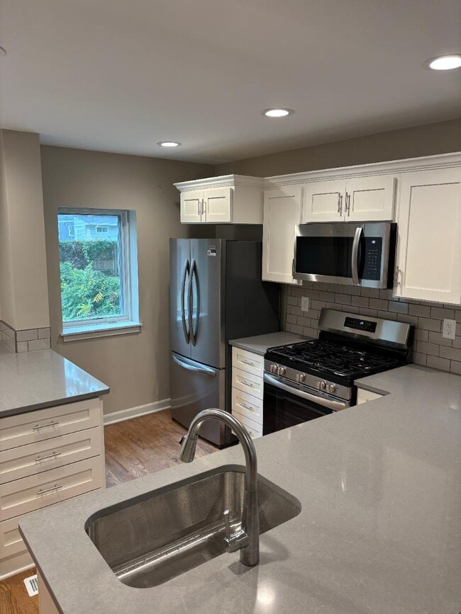 Building Photo - 1471 Ashland Ave