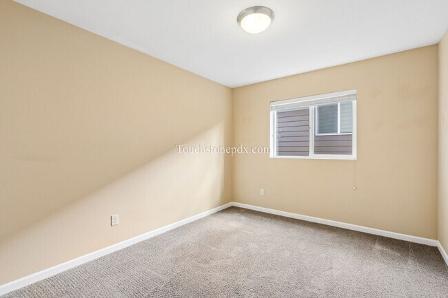 Building Photo - Spacious 4 BR 2.5 BA Home in Damascus