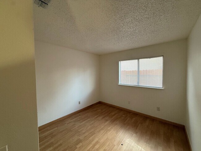 Building Photo - 67 Hermes Cir