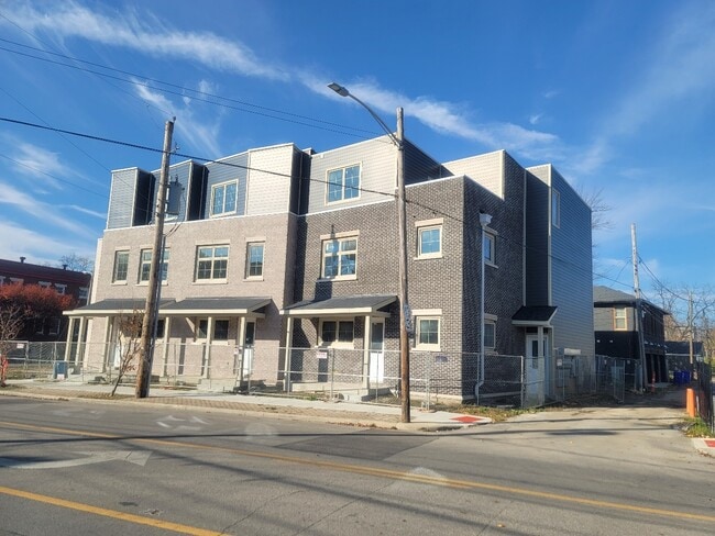 Building Photo - 1014 E Long St