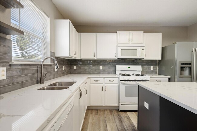 Building Photo - 1809 Vanderhill Cove
