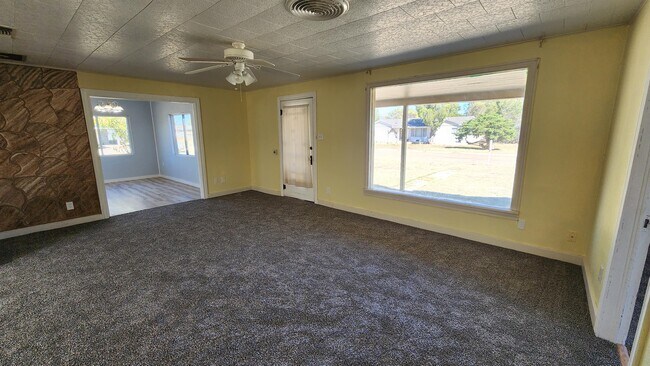 Building Photo - 800 S Elgin Ave