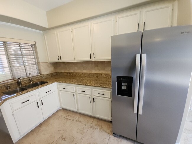 Building Photo - Immaculate Two Story Townhouse style Condo in Summerlin.