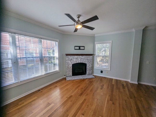 Building Photo - 2 BD Townhouse in Downtown Charleston- 1st...