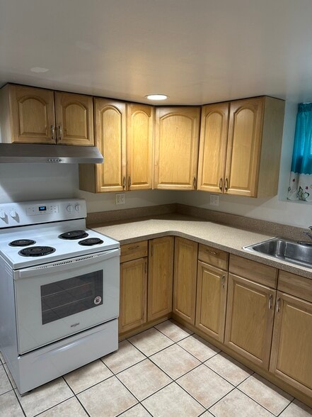 Building Photo - 522 Bayport Ave