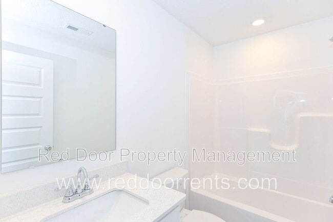 Building Photo - 1564 Mitis St