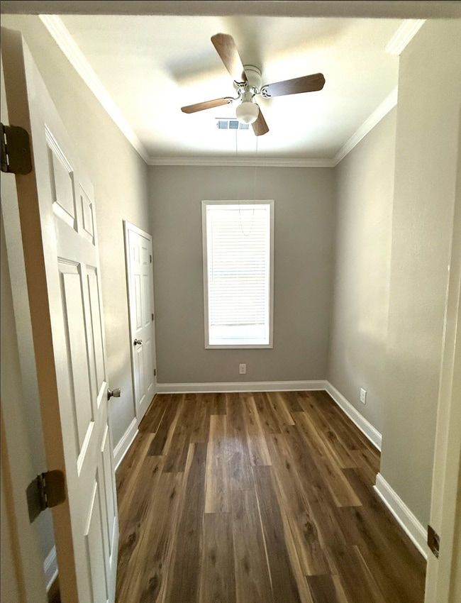 Building Photo - Grove St