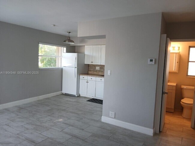 Building Photo - 3031 NE 21st Terrace