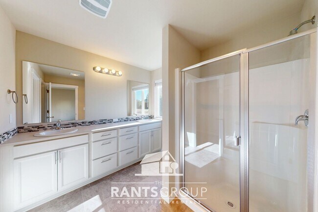 Building Photo - Leah's Landing