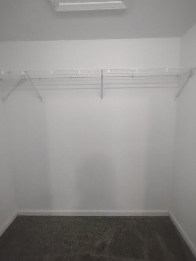 Building Photo - Center Duplex 2 Bed 1.5 Bath Benton KY