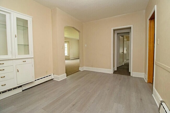 Building Photo - 815 5th Ave S