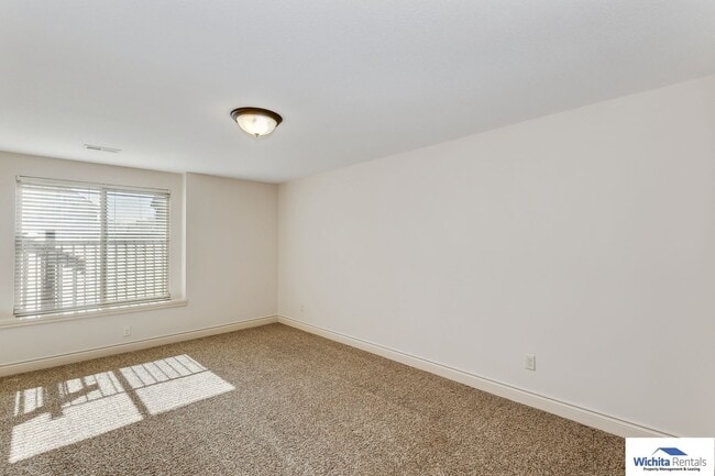 Building Photo - Andover Schools - 4 bedroom 3 bath