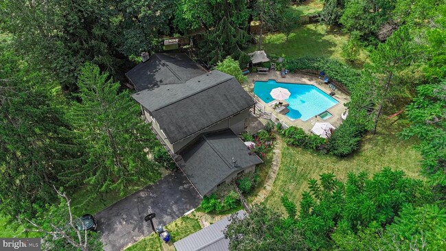 Building Photo - 5400 Woodlyn Ct