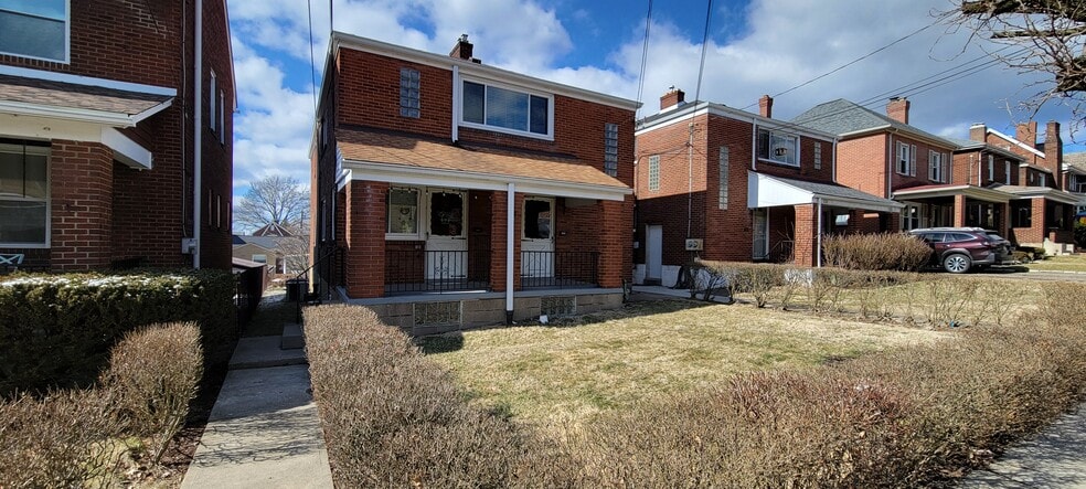 Front of Duplex - 129 Stanton Ct W