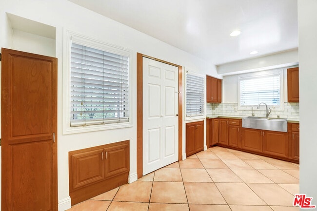 Building Photo - 2315 Cochran Ave