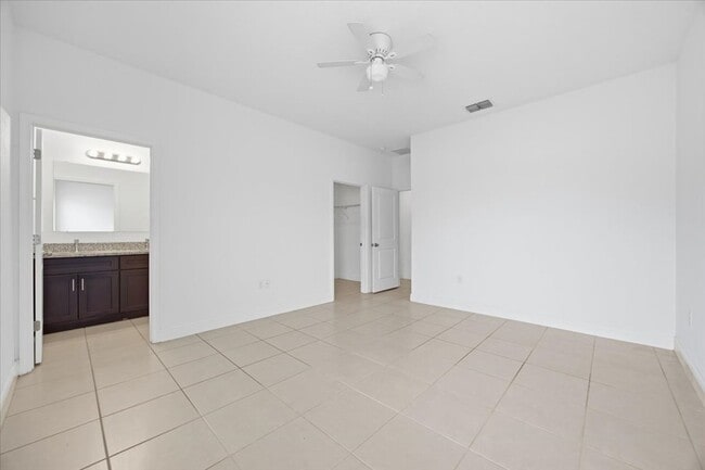 Building Photo - Stunning 4-Bedroom, 2-Bath Home in Poinciana with Modern Upgrades