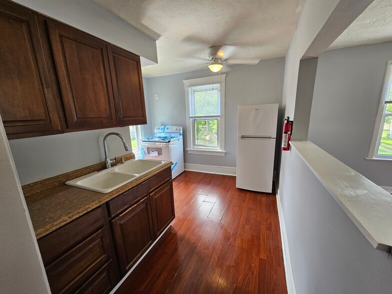 Building Photo - 1777 Marks Ave