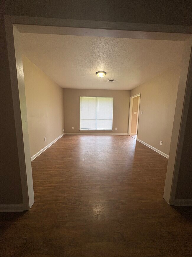 Building Photo - 321 Sultan Ct