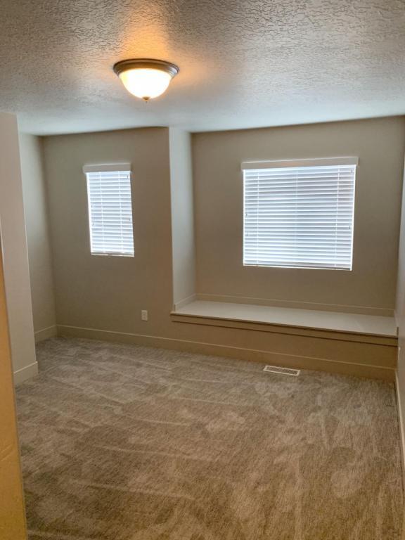 Building Photo - 302 E 1500 N