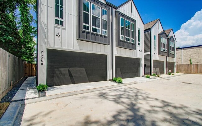 Building Photo - 2626 W Tidwell Rd