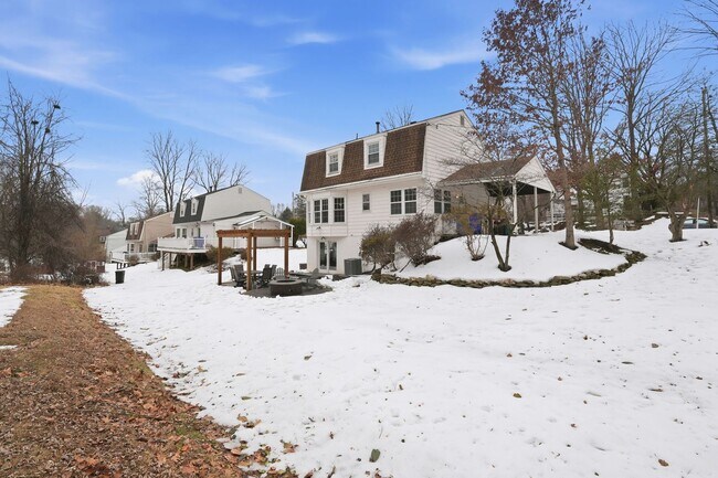 Building Photo - Updated 4BR Home with Finished Basement Minutes to Glenmont Metro!