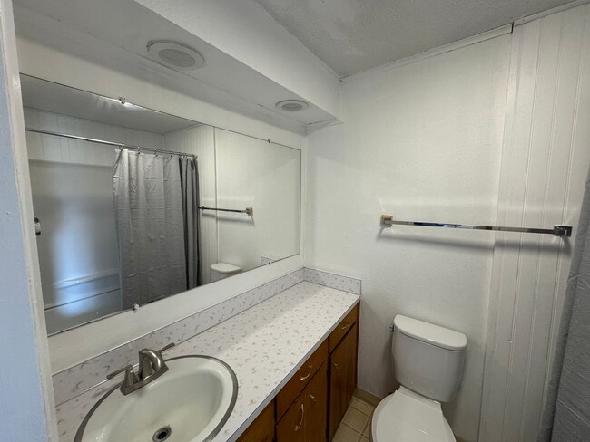 Building Photo - 1074/A/