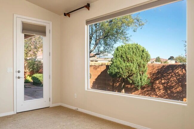 Building Photo - This beautiful Gem is ready for you to move into now.  Stunning views, spacious floor plan. Call ...