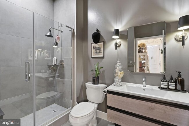 Building Photo - 520 John Carlyle St