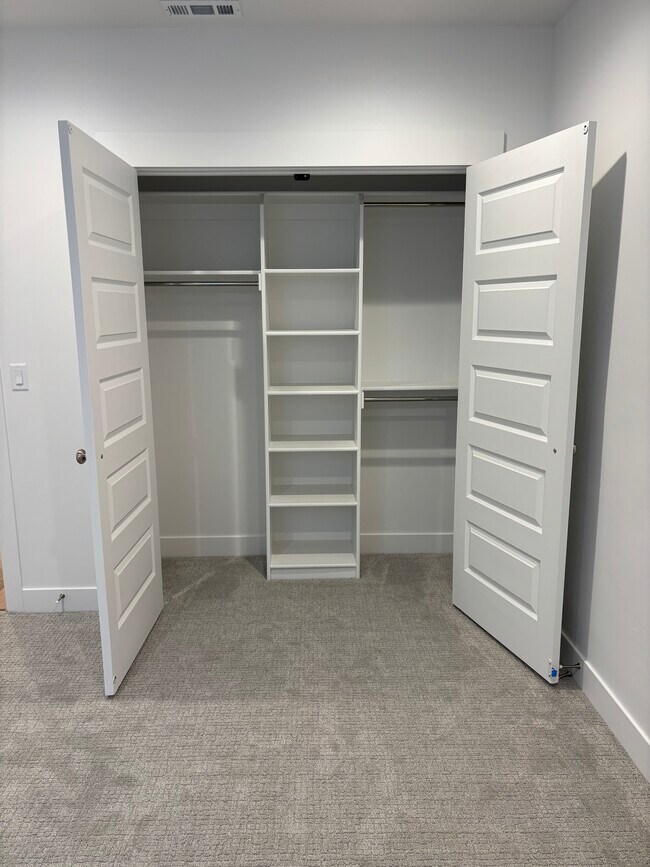Building Photo - Basement Apartment