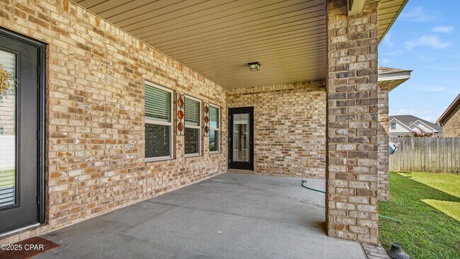 Building Photo - 221 S Shoreview Dr