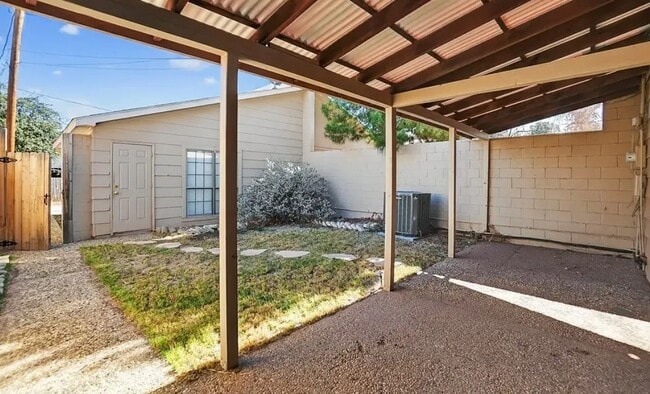 Building Photo - 3220 Preston Dr