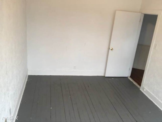 Building Photo - 86 Raymond St