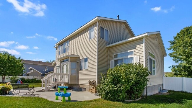 Building Photo - Gorgeous 3-Bed 2.5-Bath Home: w/ Tenant Oc...