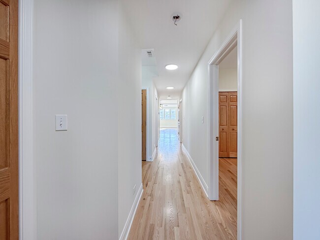 Building Photo - 6411 W Irving Park Rd