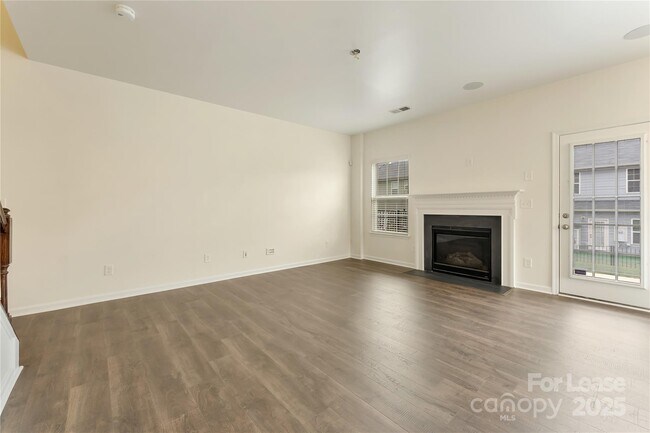 Building Photo - 1818 Fleetwood Dr
